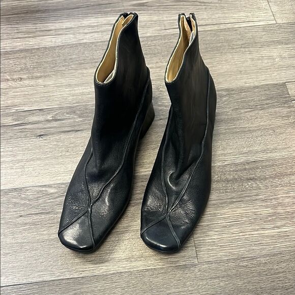 Unity in Diversity  Grosetto Black Leather Ankle Bootie US 8.5 - Picture 5 of 10